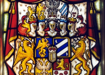 A levéltár üvegablakai - Esterházy család címere (Gőzsy Gáborné fotója)