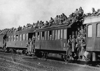 Frontról hazatérő magyar katonák 1918. (archív fotó)