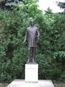 Fodor József szobra Kaposváron